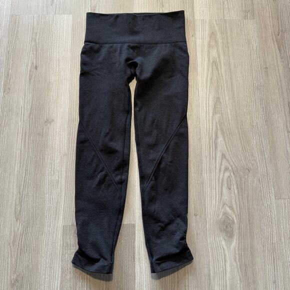 Women's Lululemon Athletica Black Flow and Go Crop Seamless Tight Leggings Sz 2 - Picture 3 of 6